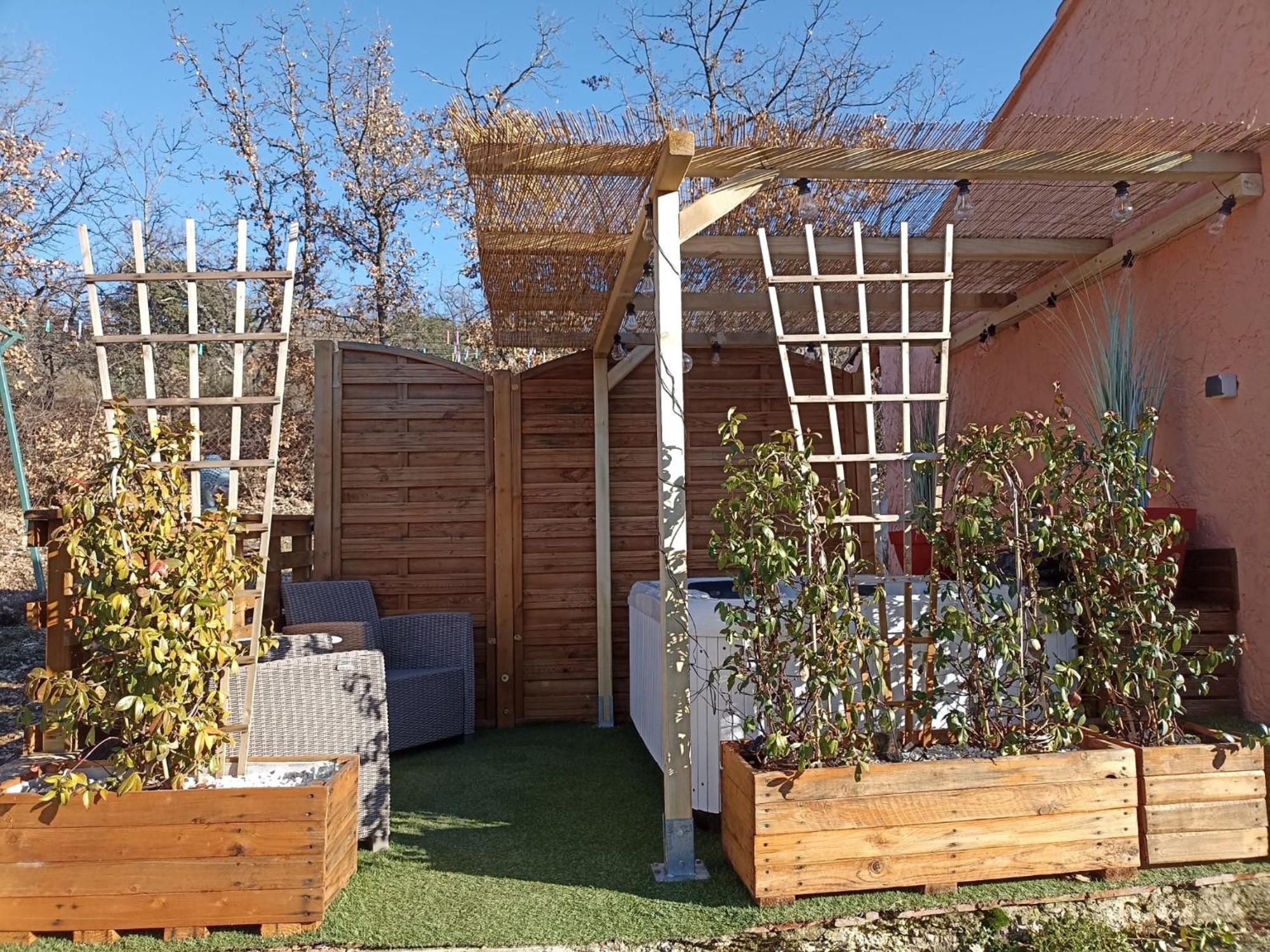 איגוינס " Le Chabassole " Chambres D'Hotes - Gorges Du Verdon מראה חיצוני תמונה