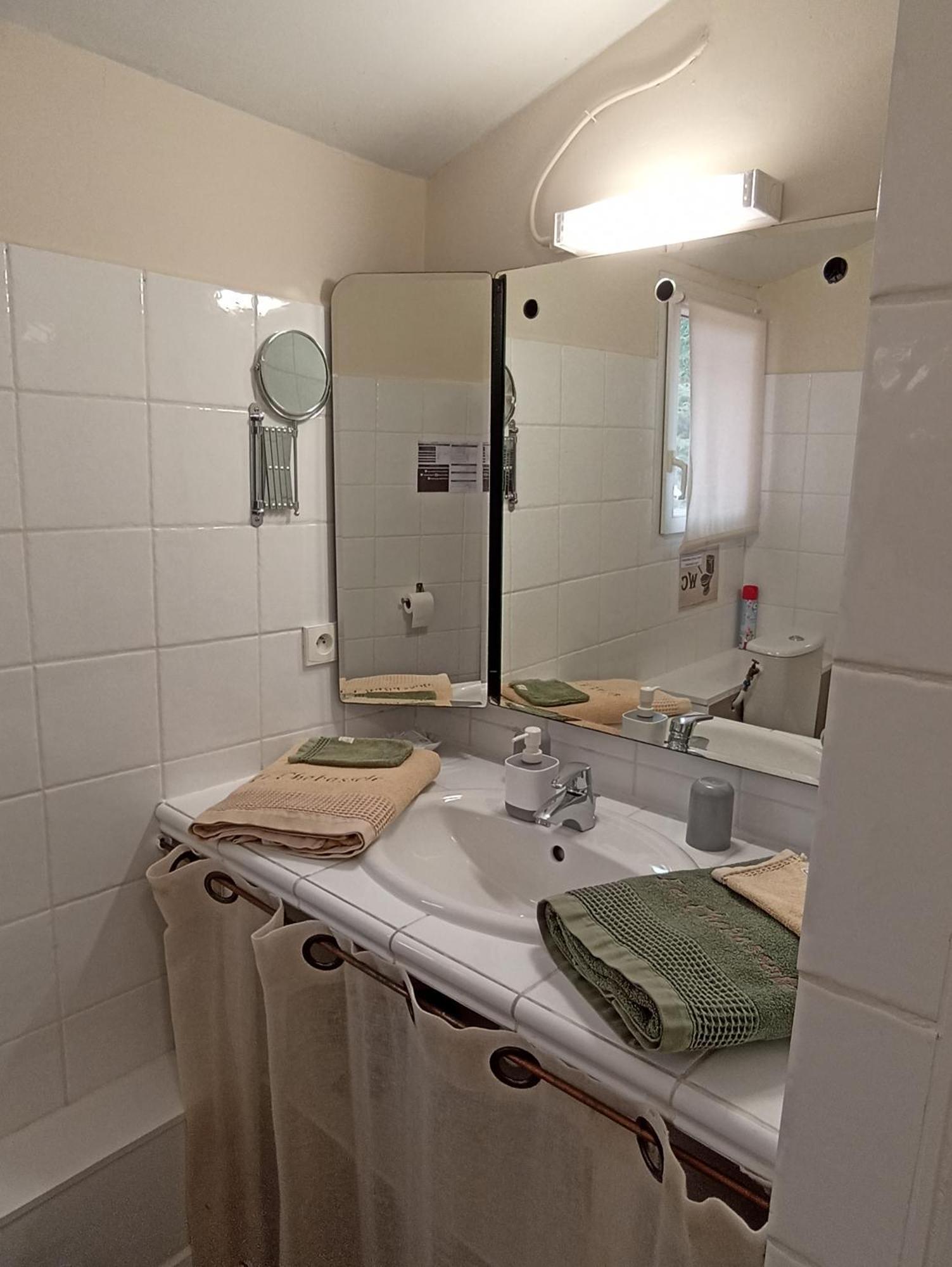 איגוינס " Le Chabassole " Chambres D'Hotes - Gorges Du Verdon מראה חיצוני תמונה